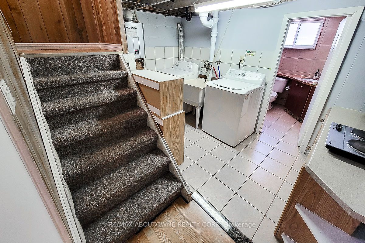 106 Merna Ave