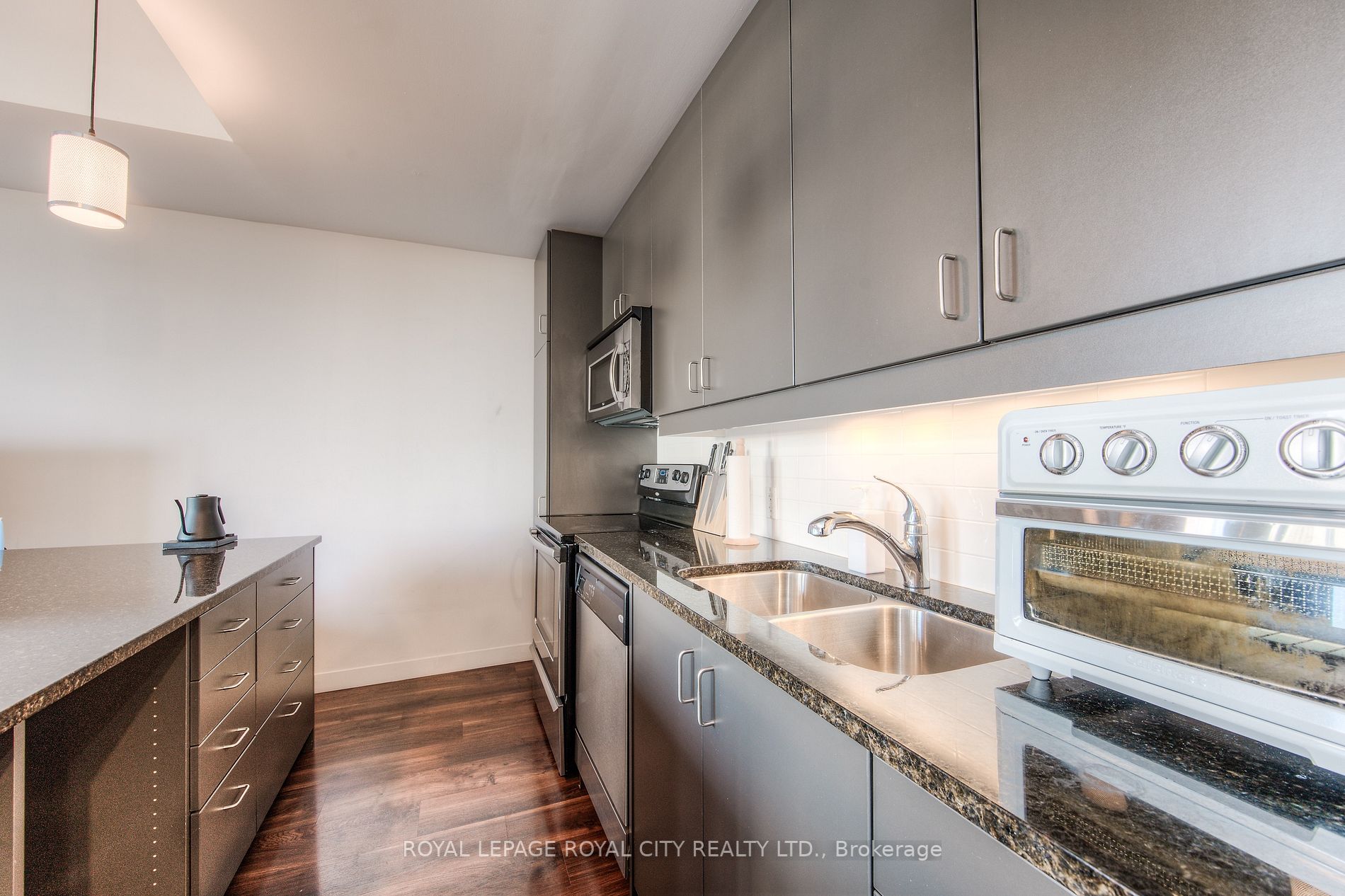 191 King Street S, #303