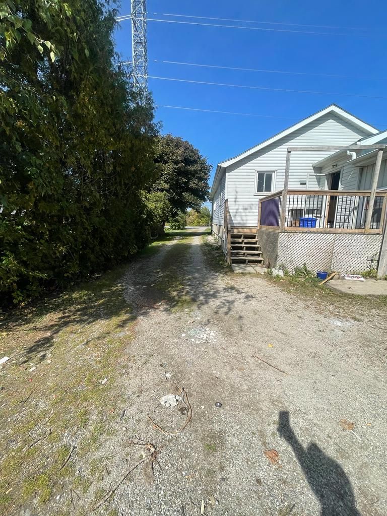 1224 Parkinson Rd
