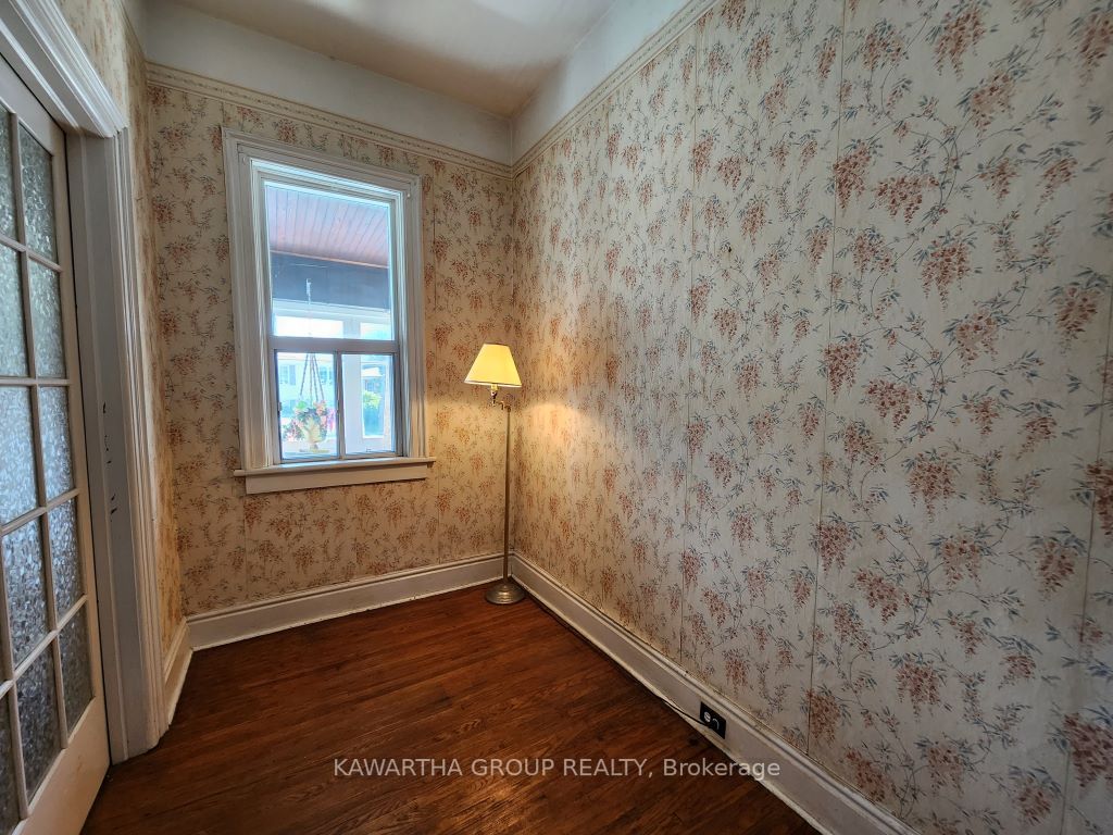 32 Durham St W