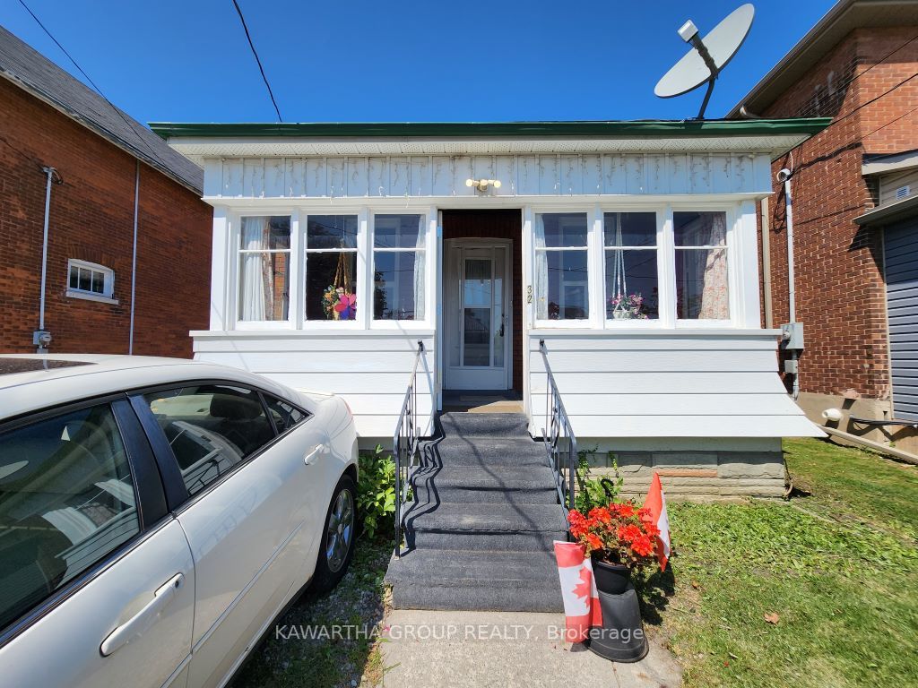 32 Durham St W