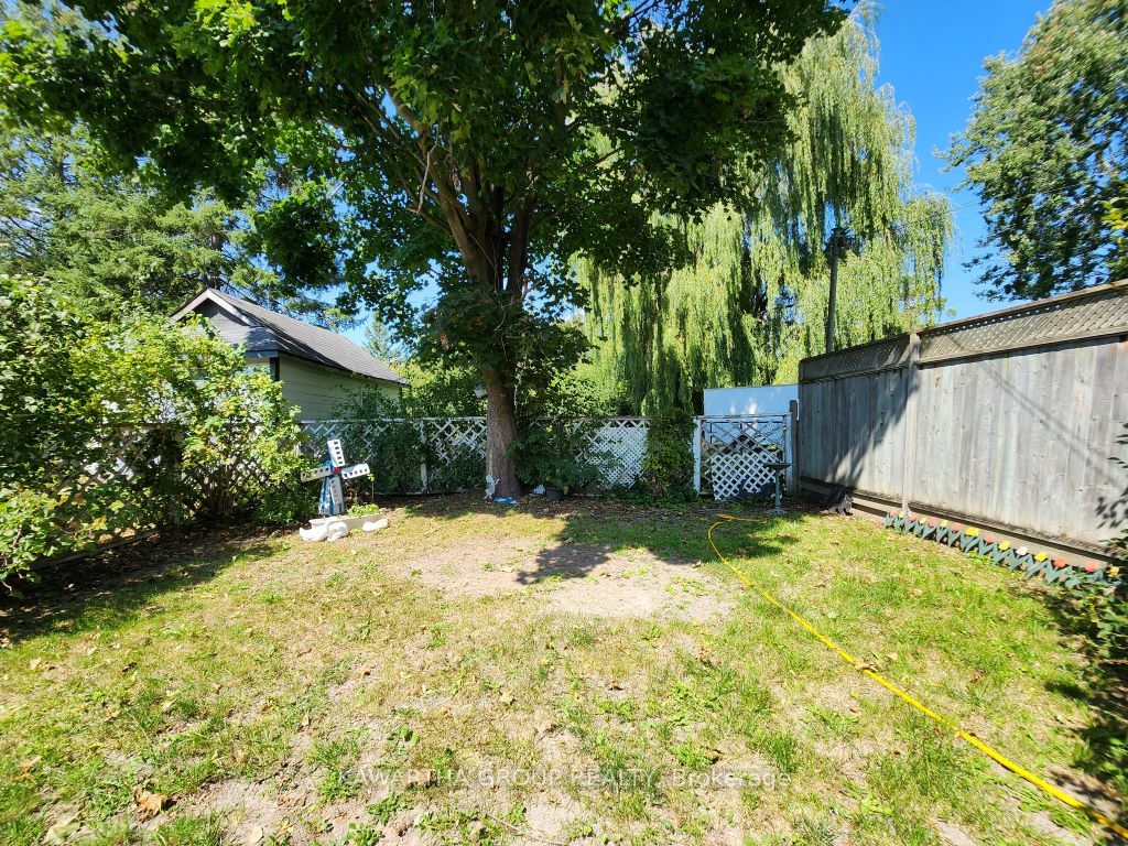 32 Durham St W