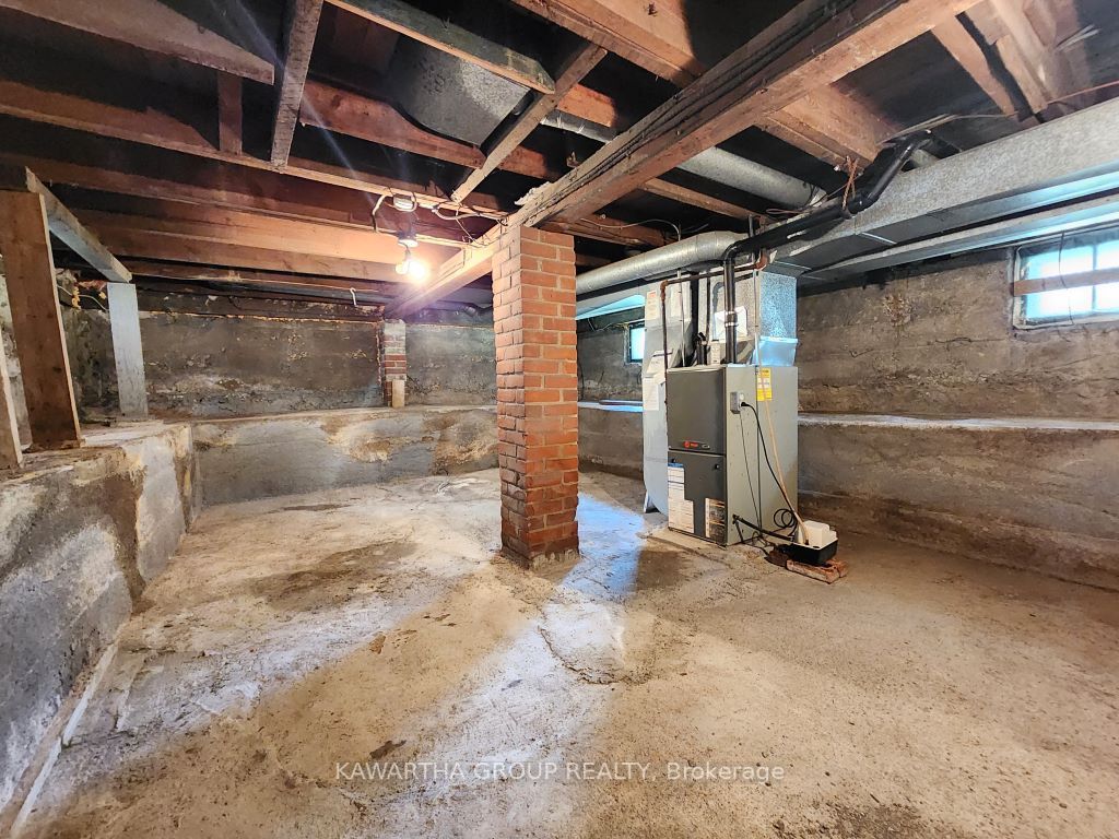 32 Durham St W