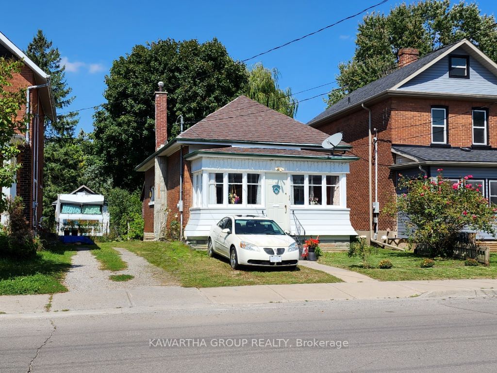 32 Durham St W