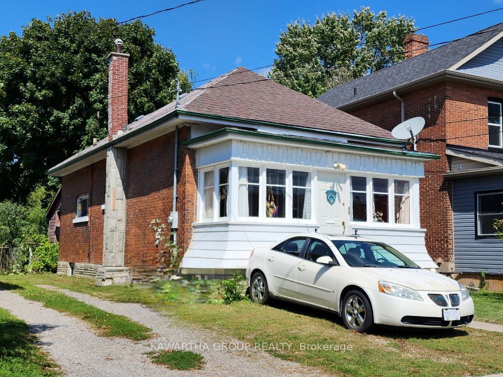 32 Durham St W
