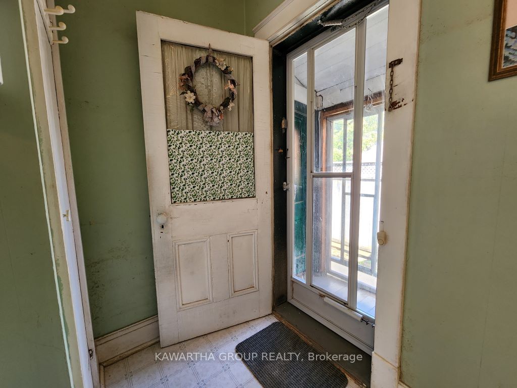 32 Durham St W