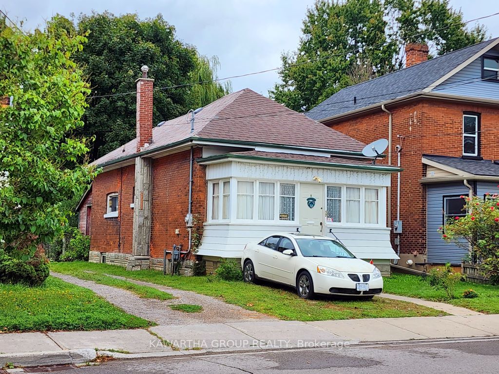 32 Durham St W