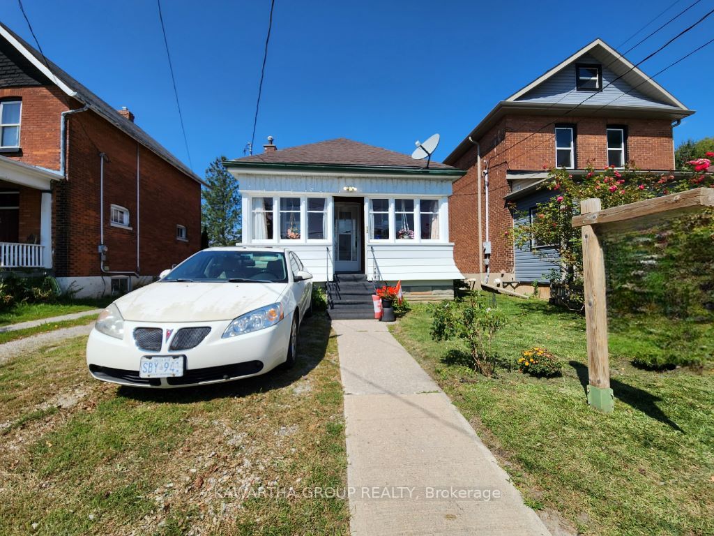 32 Durham St W