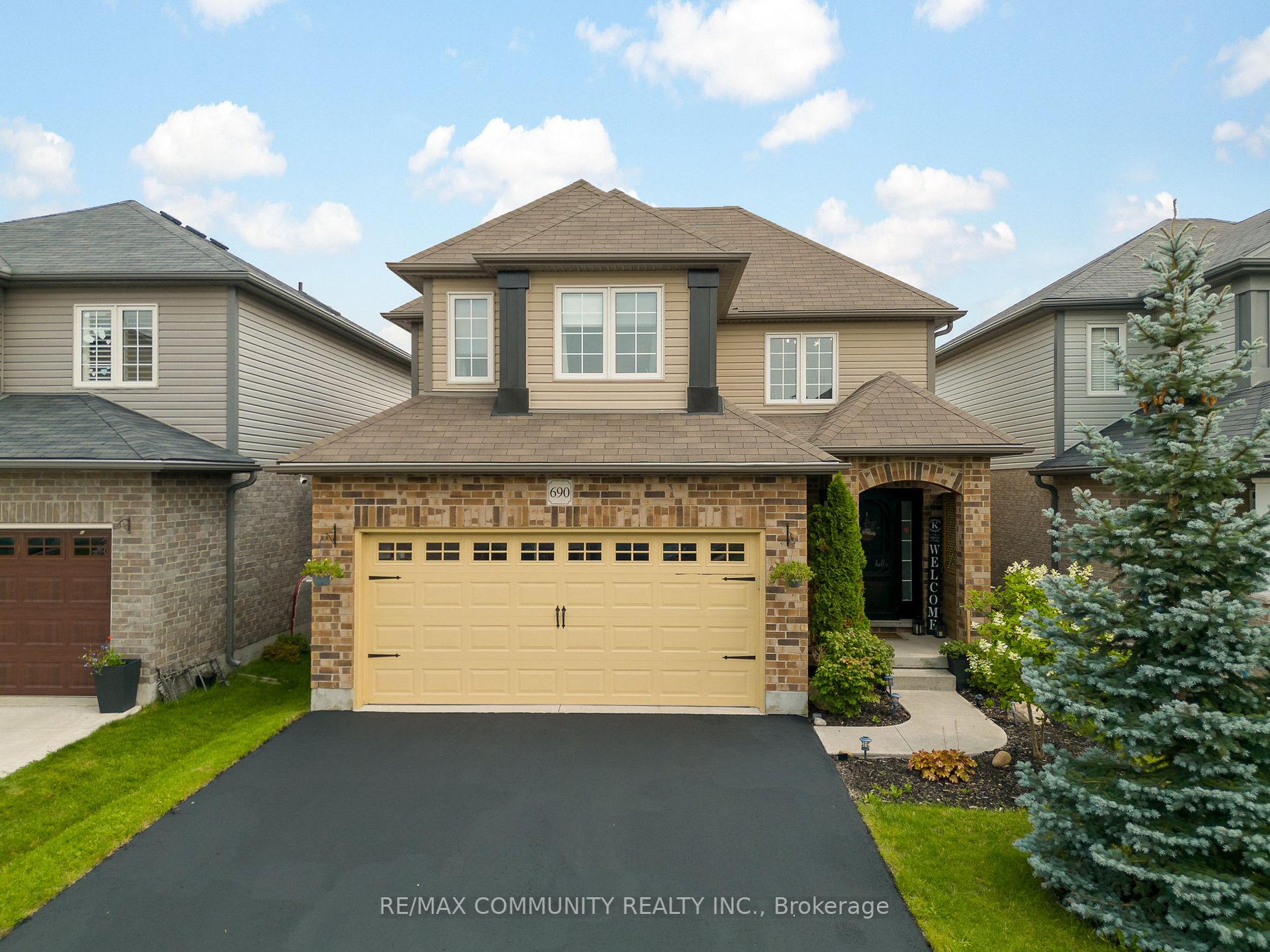 690 Frontenac Cres