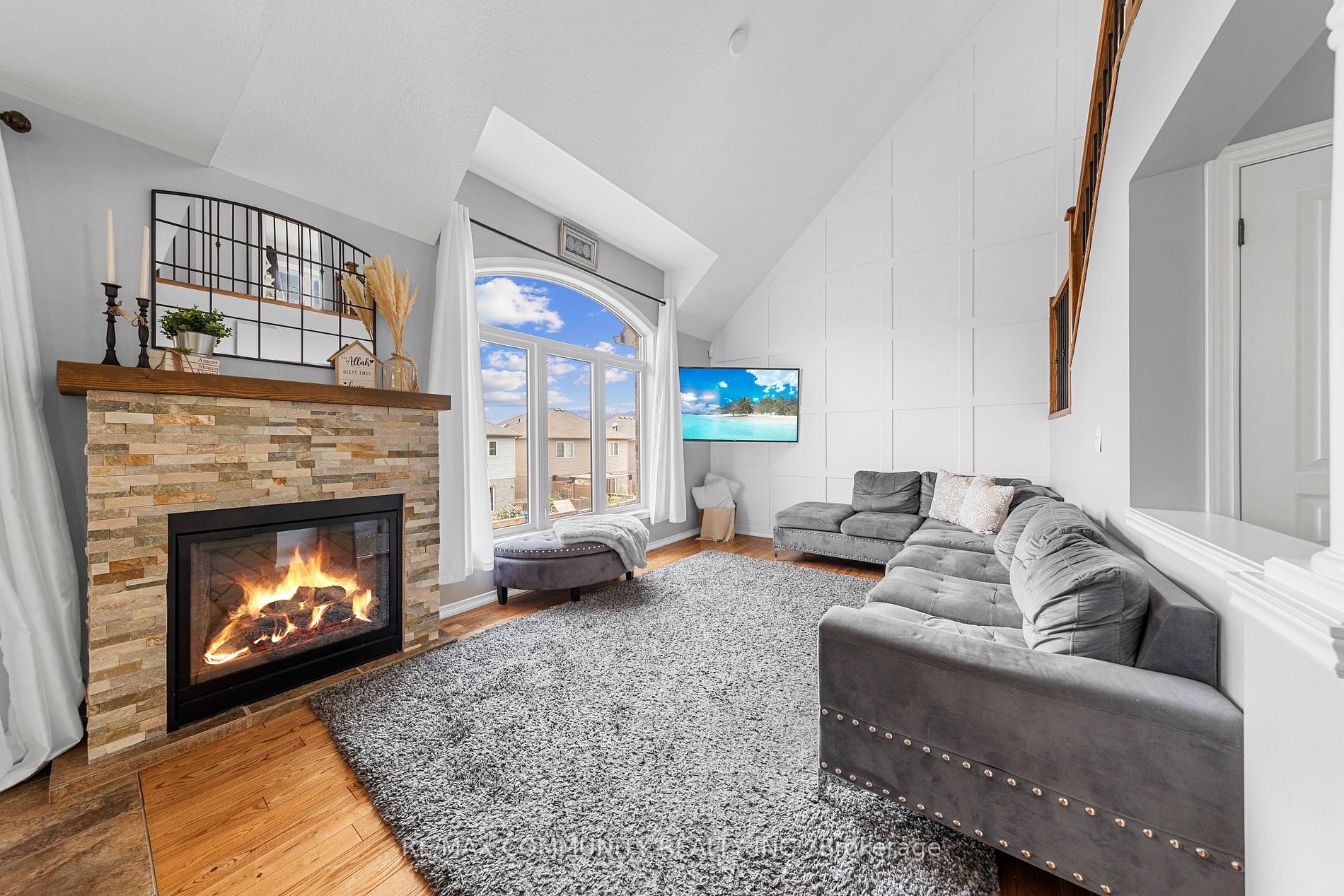 690 Frontenac Cres