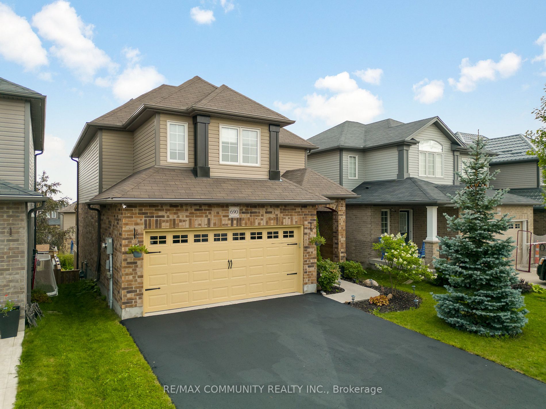 690 Frontenac Cres