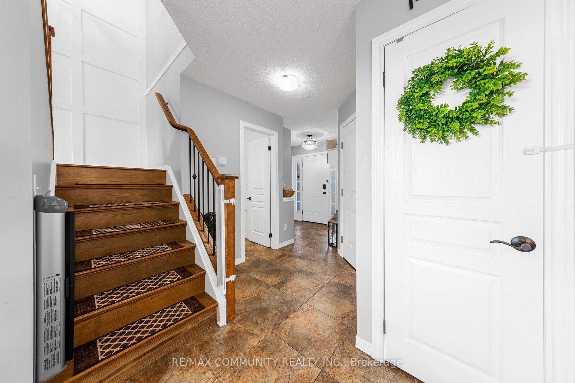 690 Frontenac Cres