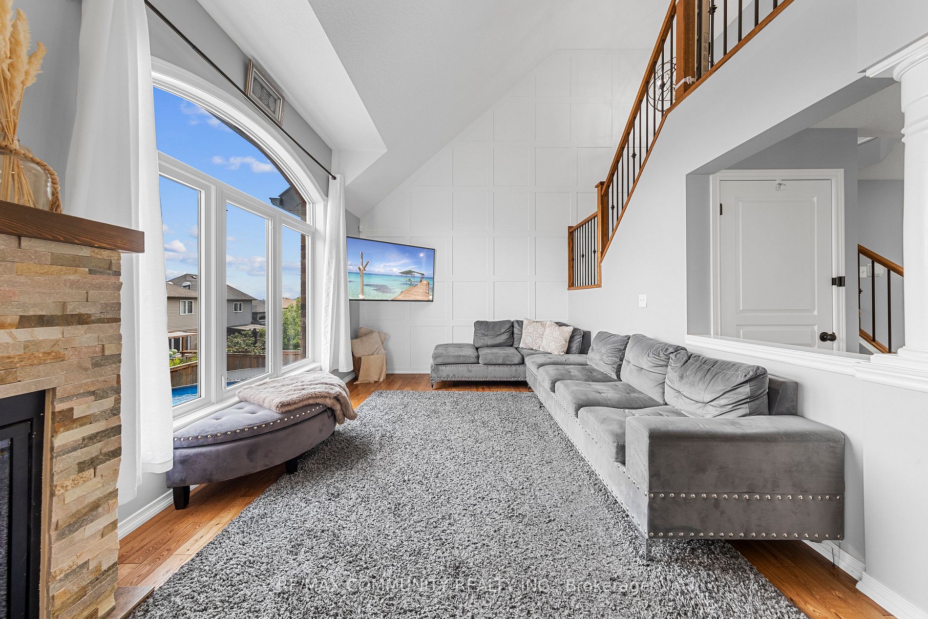 690 Frontenac Cres