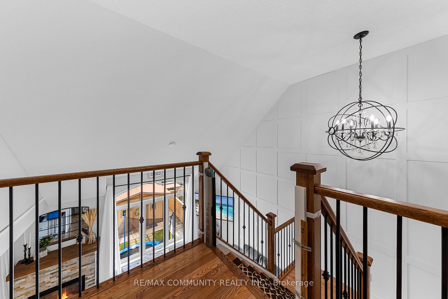 690 Frontenac Cres