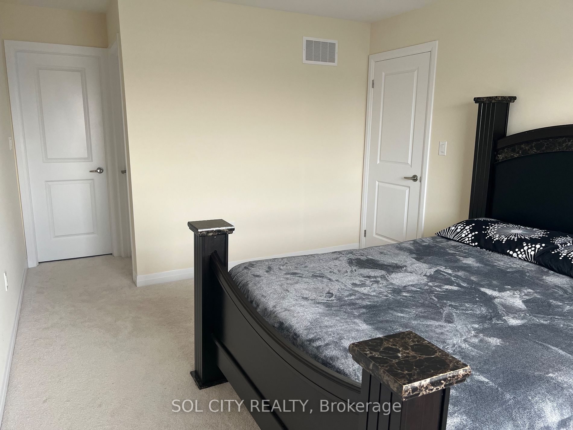 18 Carew Boulevard