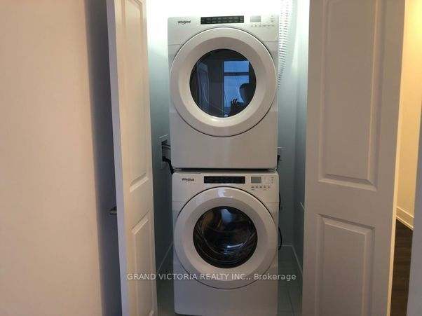 450 Dundas St E, #1111