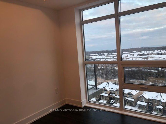 450 Dundas St E, #1111
