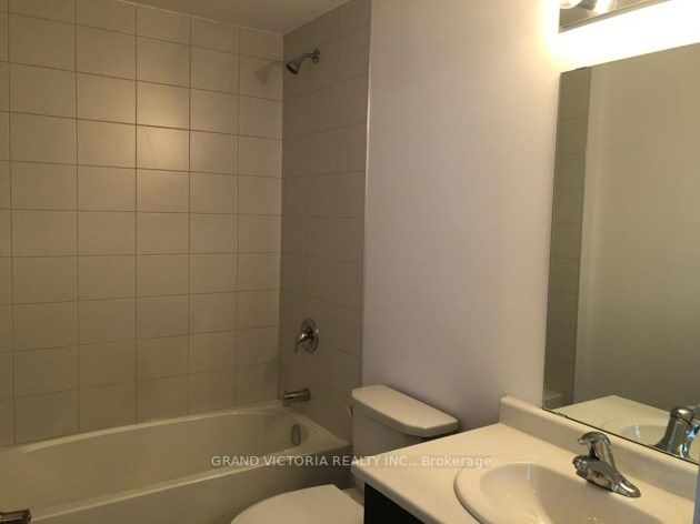 450 Dundas St E, #1111