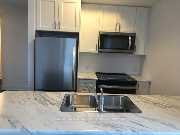 450 Dundas St E, #1111