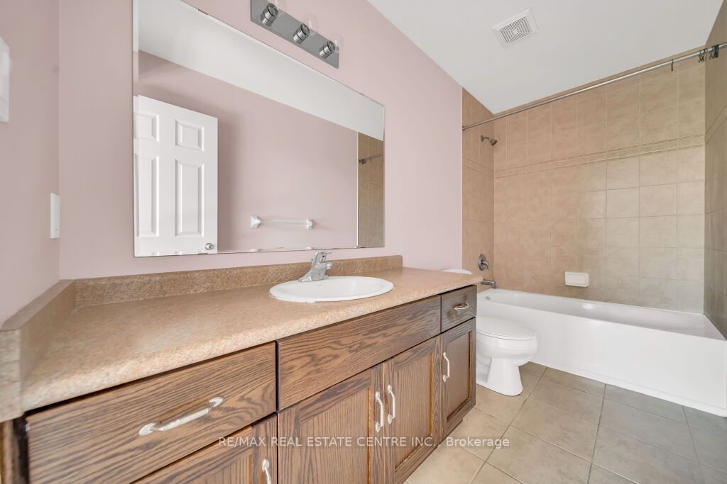 31 Vipond St