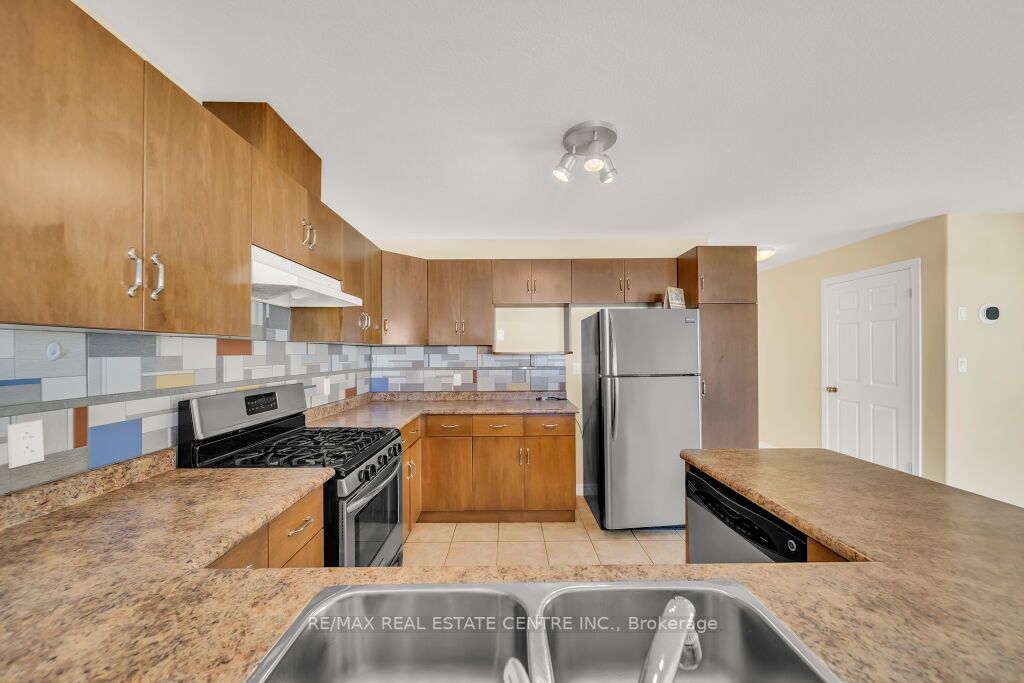 31 Vipond St