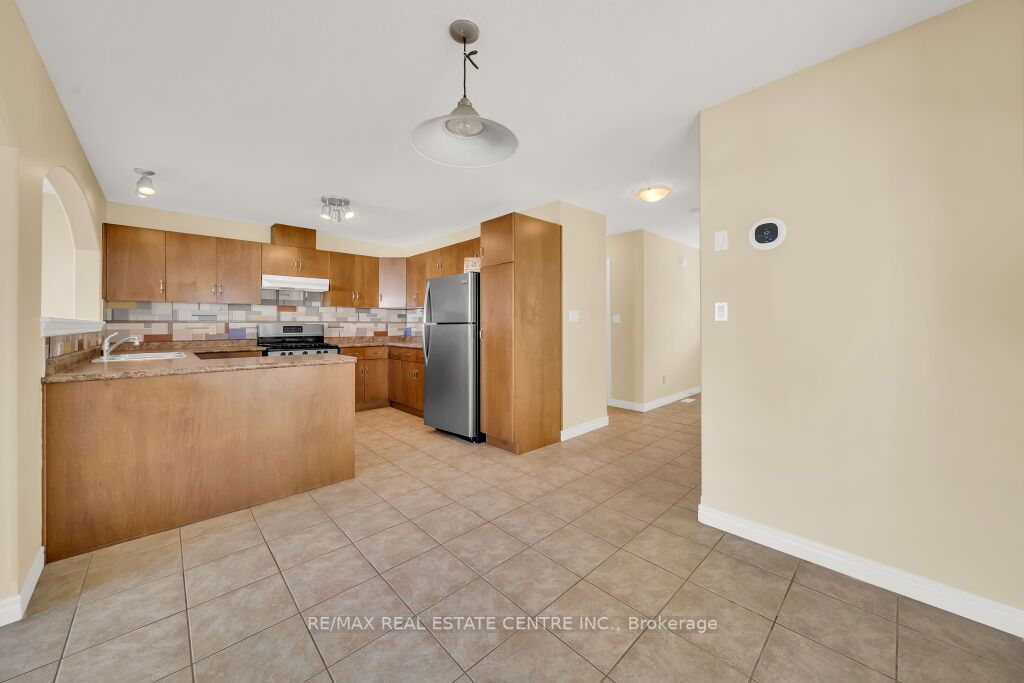 31 Vipond St