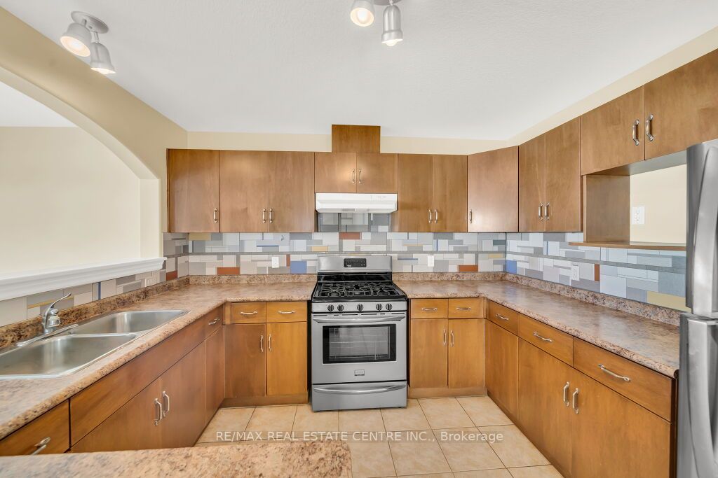 31 Vipond St