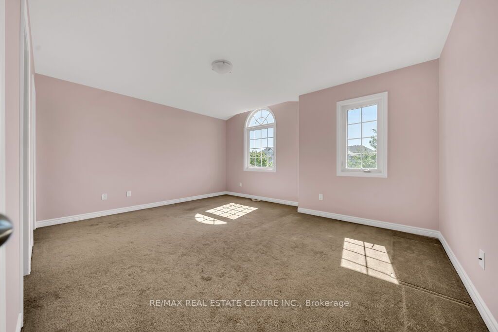 31 Vipond St