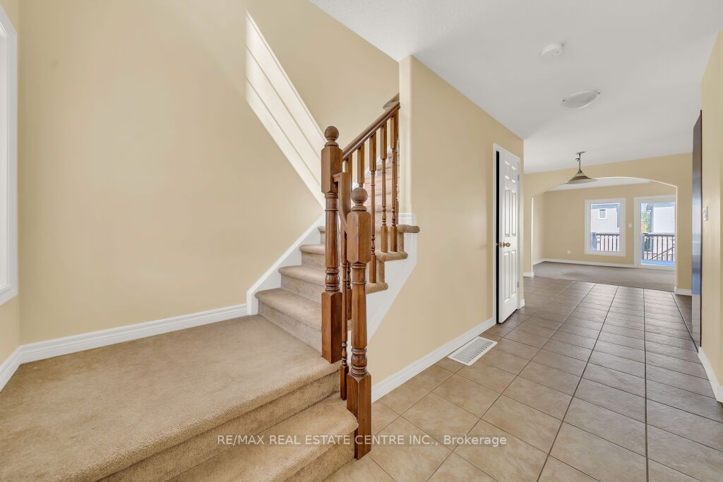 31 Vipond St