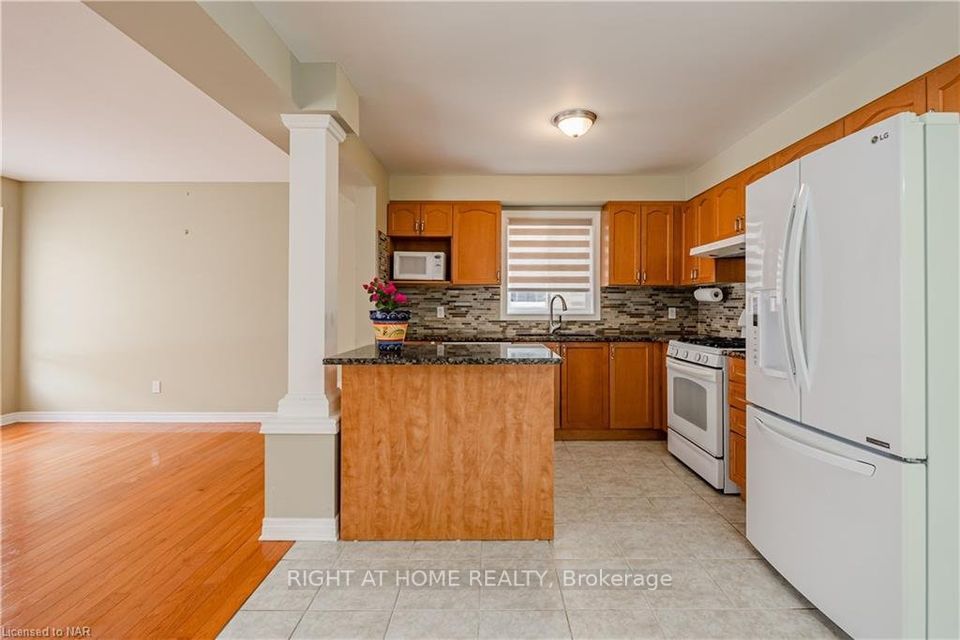 8435 Kelsey Cres