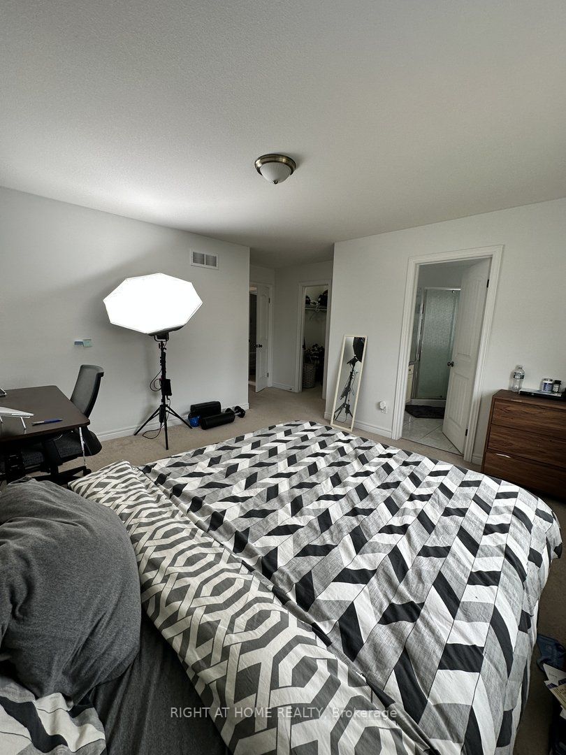 8435 Kelsey Cres