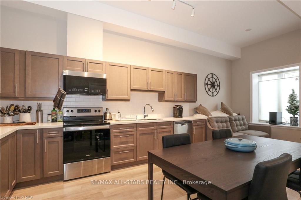 25 King Street, ## 203