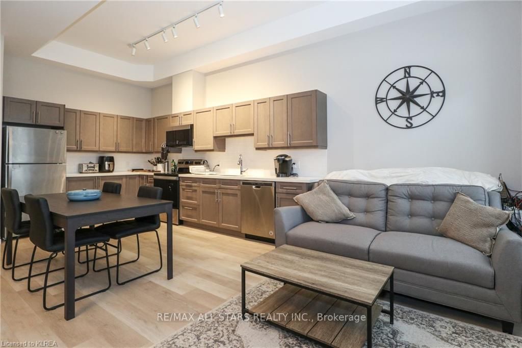 25 King Street, ## 203