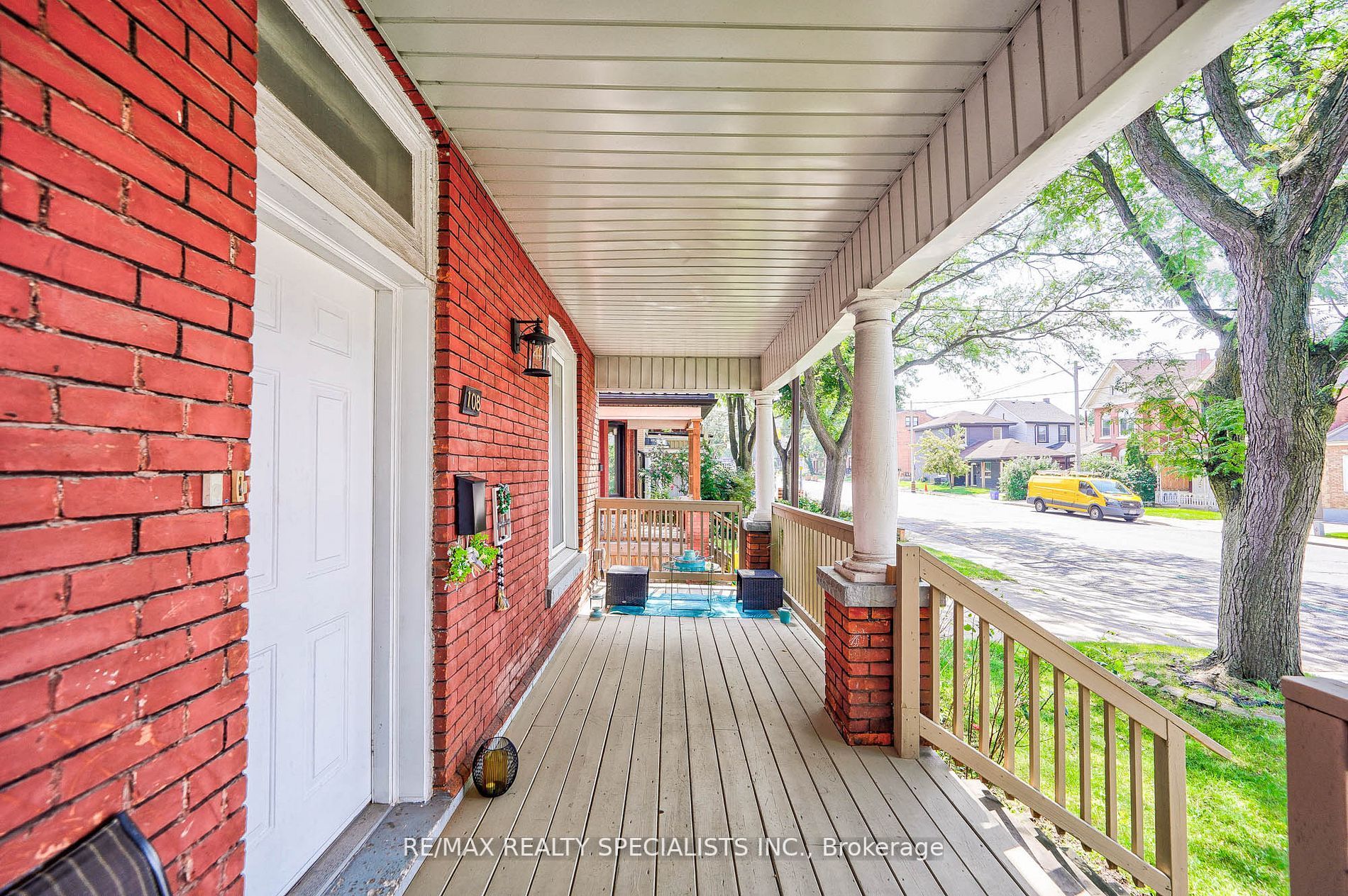 108 Victoria Ave N