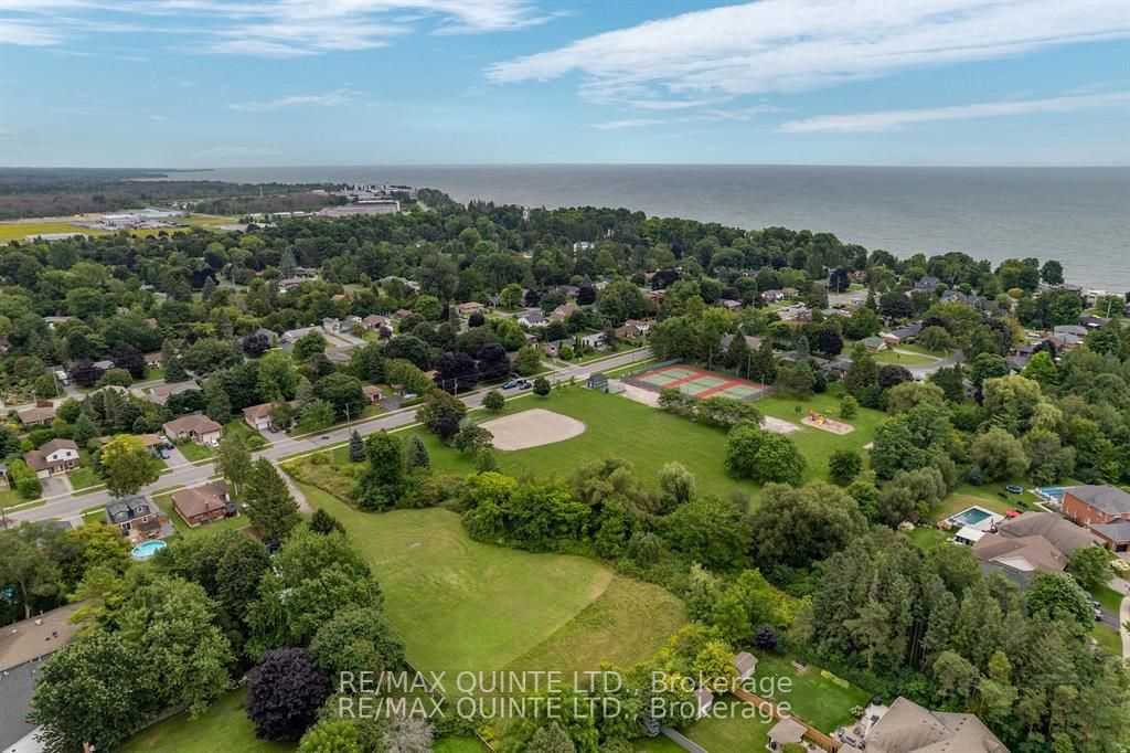 452 Foote Cres