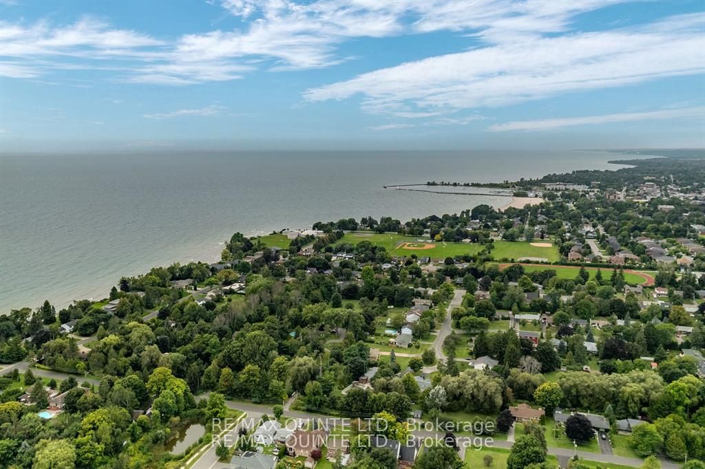 452 Foote Cres