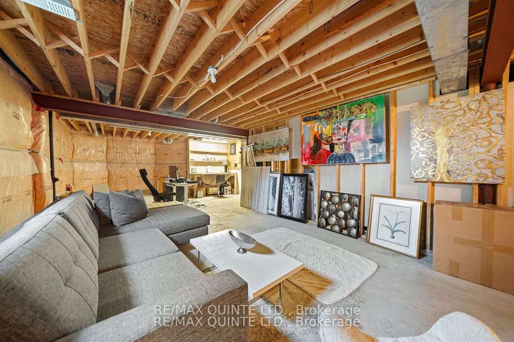 452 Foote Cres
