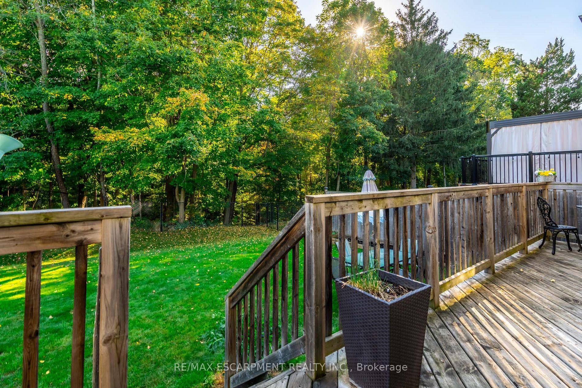 10 Ravine Dr