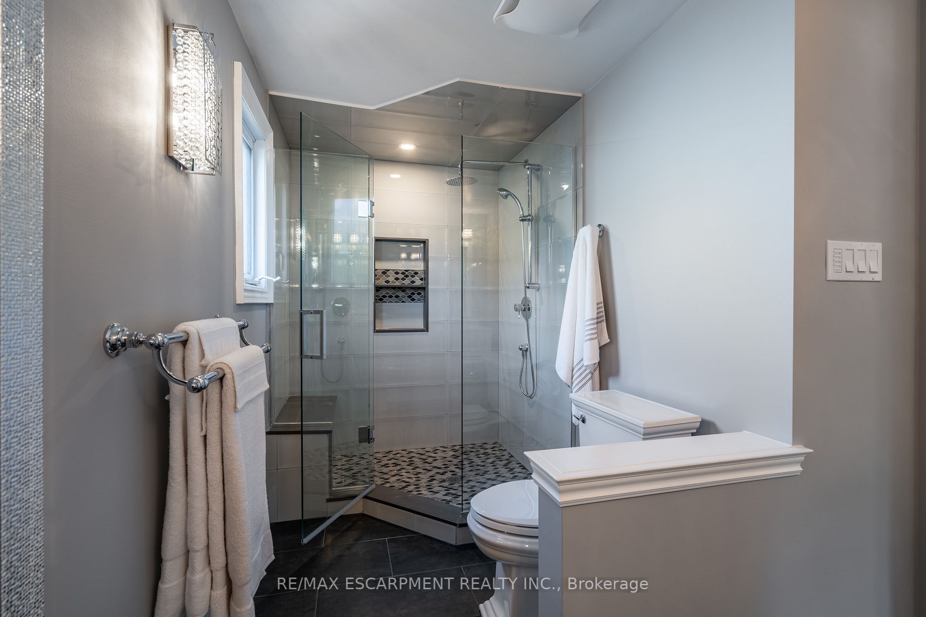 10 Ravine Dr