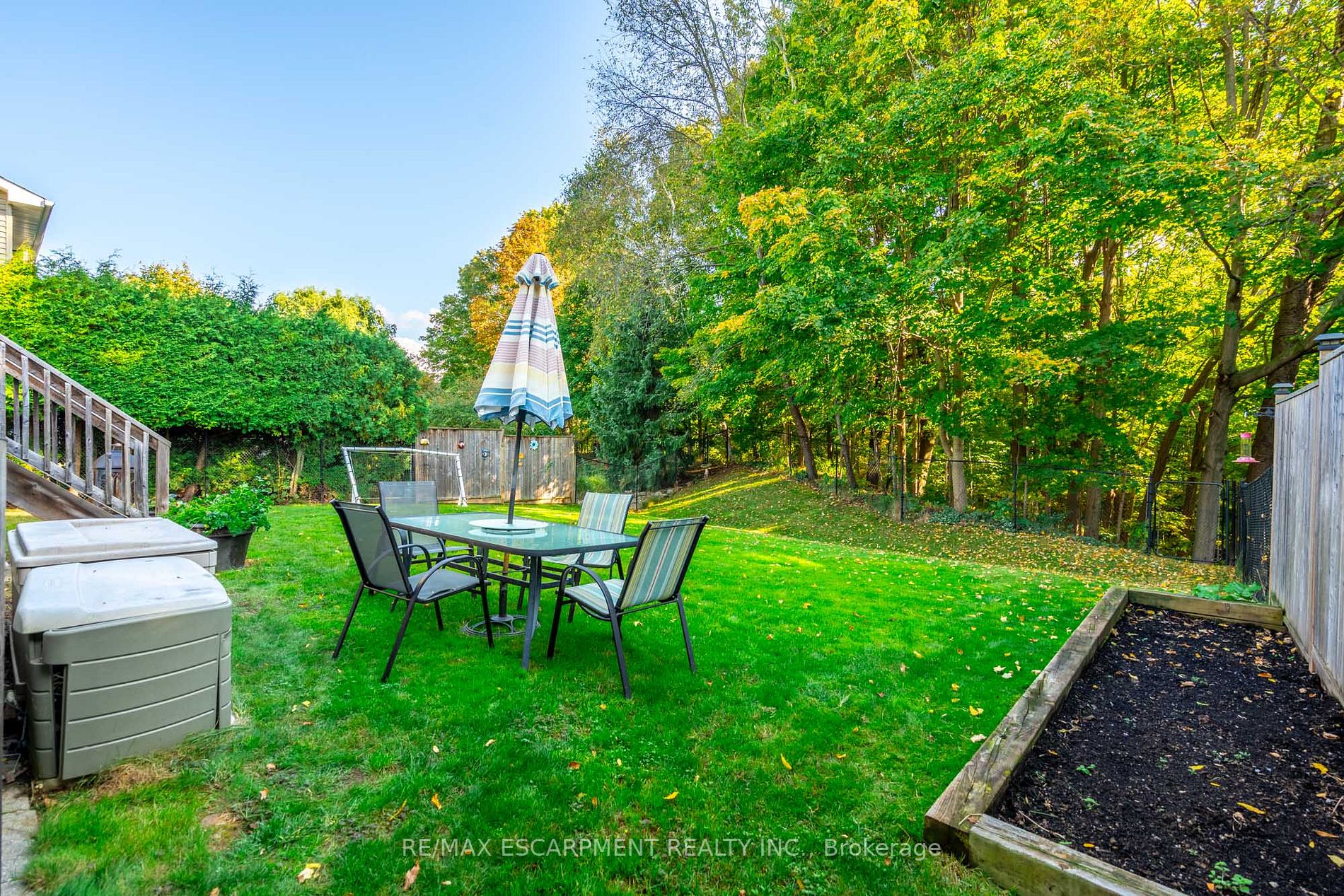 10 Ravine Dr