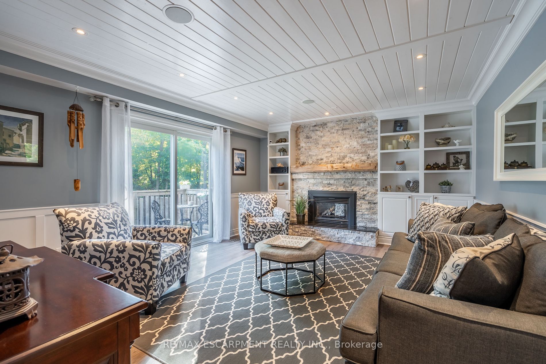 10 Ravine Dr