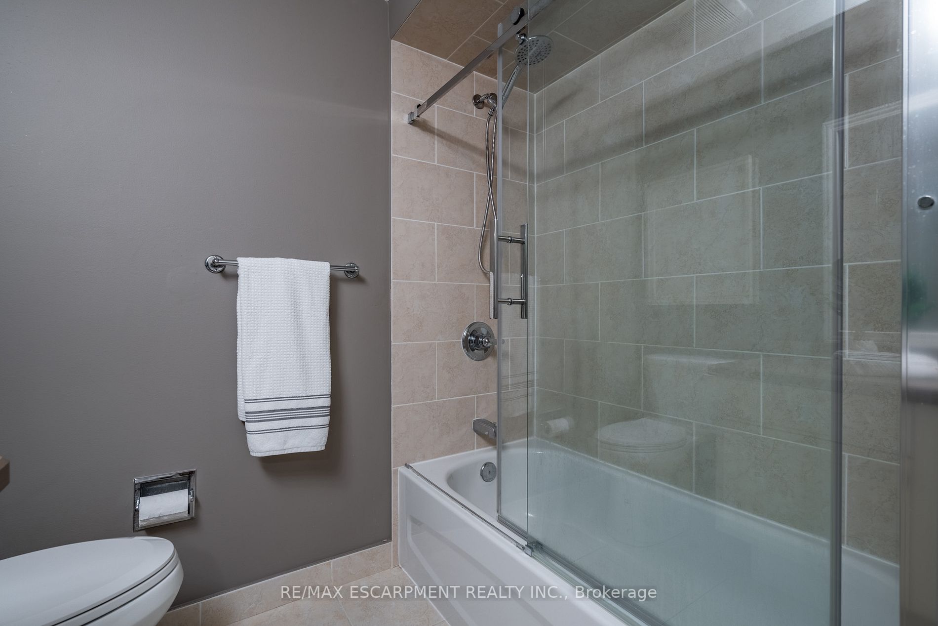 10 Ravine Dr