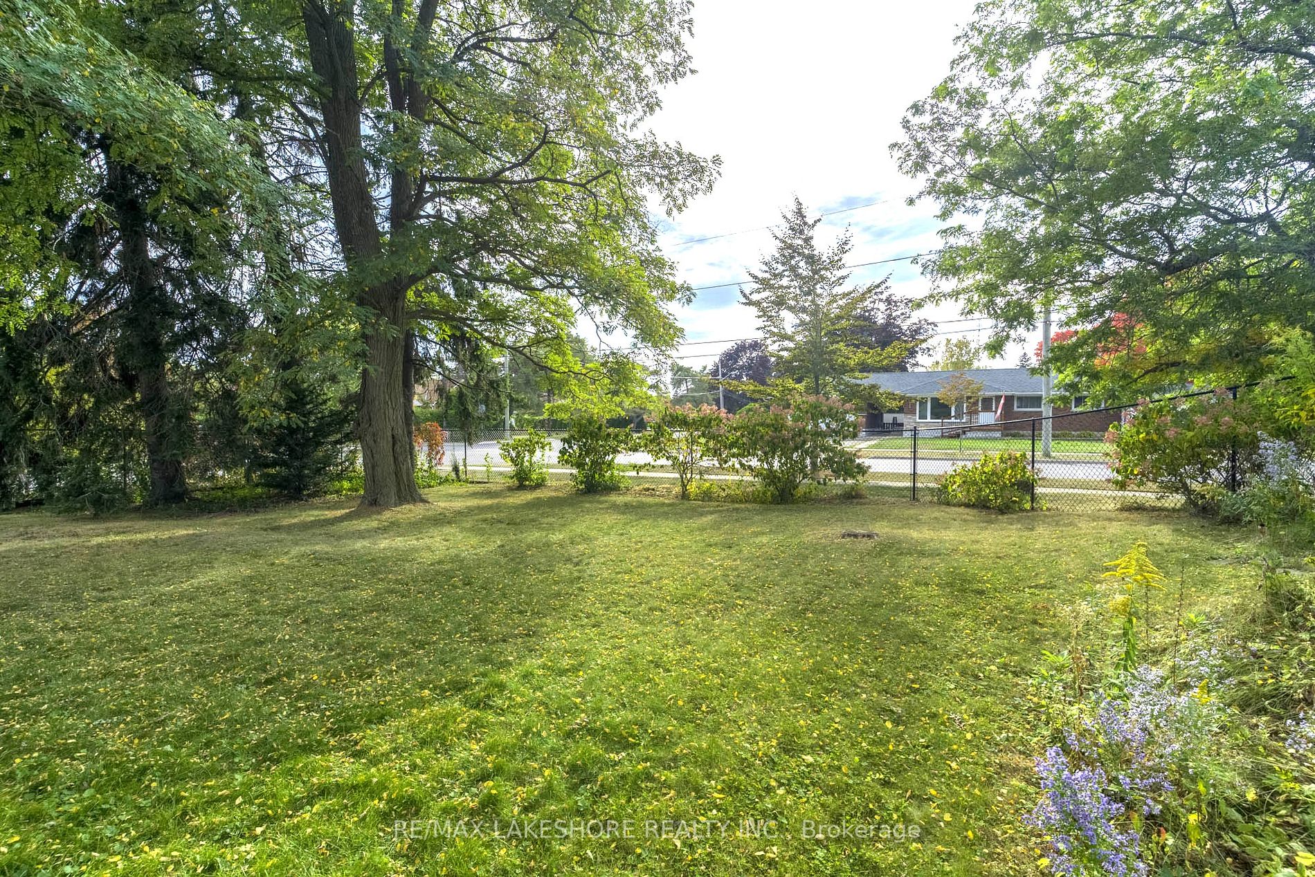 48 Coverdale Ave