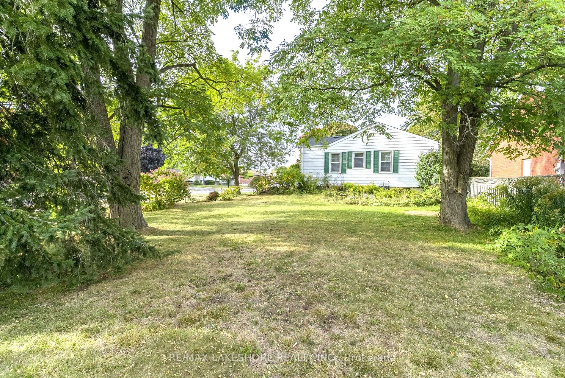 48 Coverdale Ave