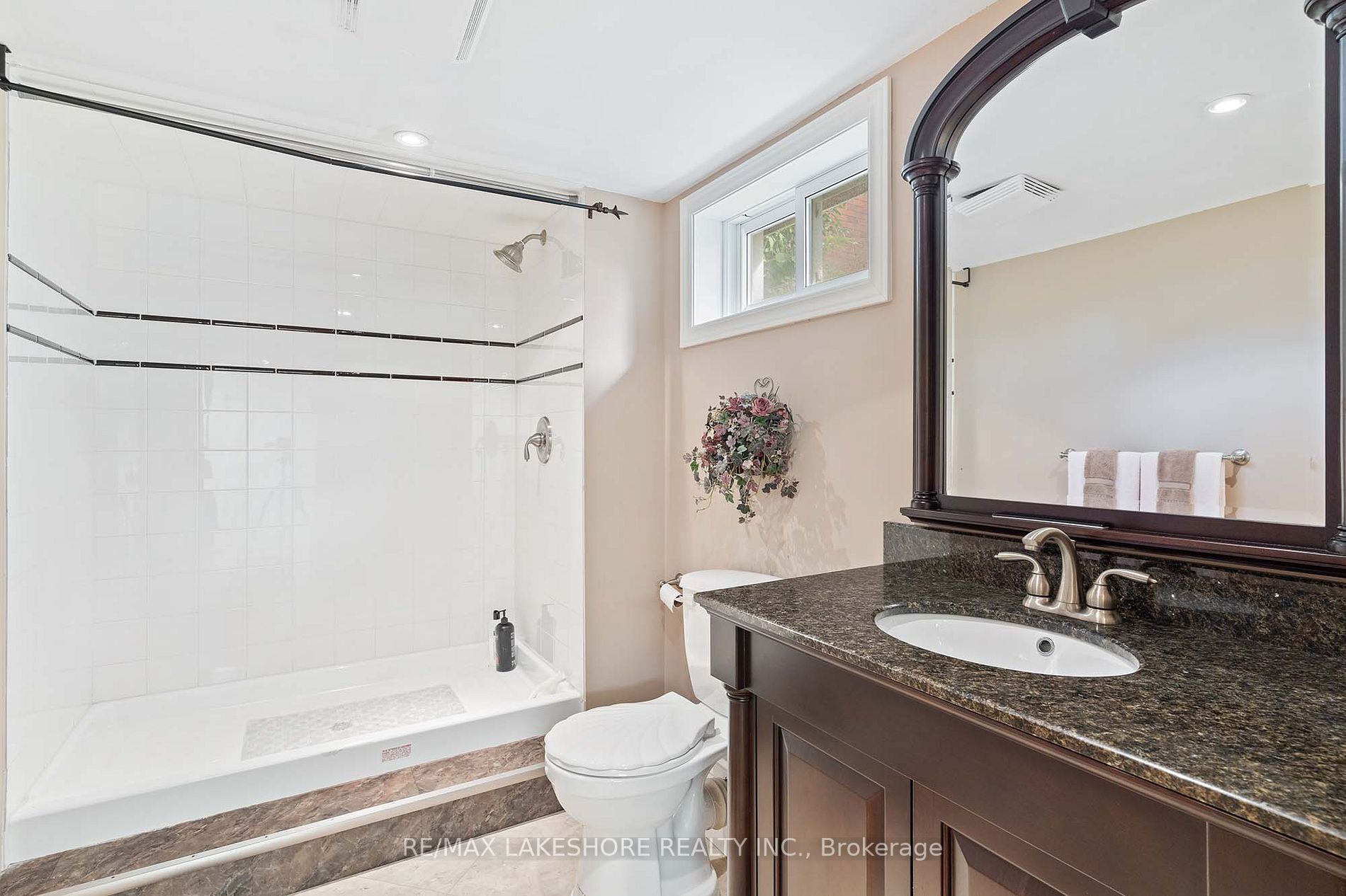 48 Coverdale Ave