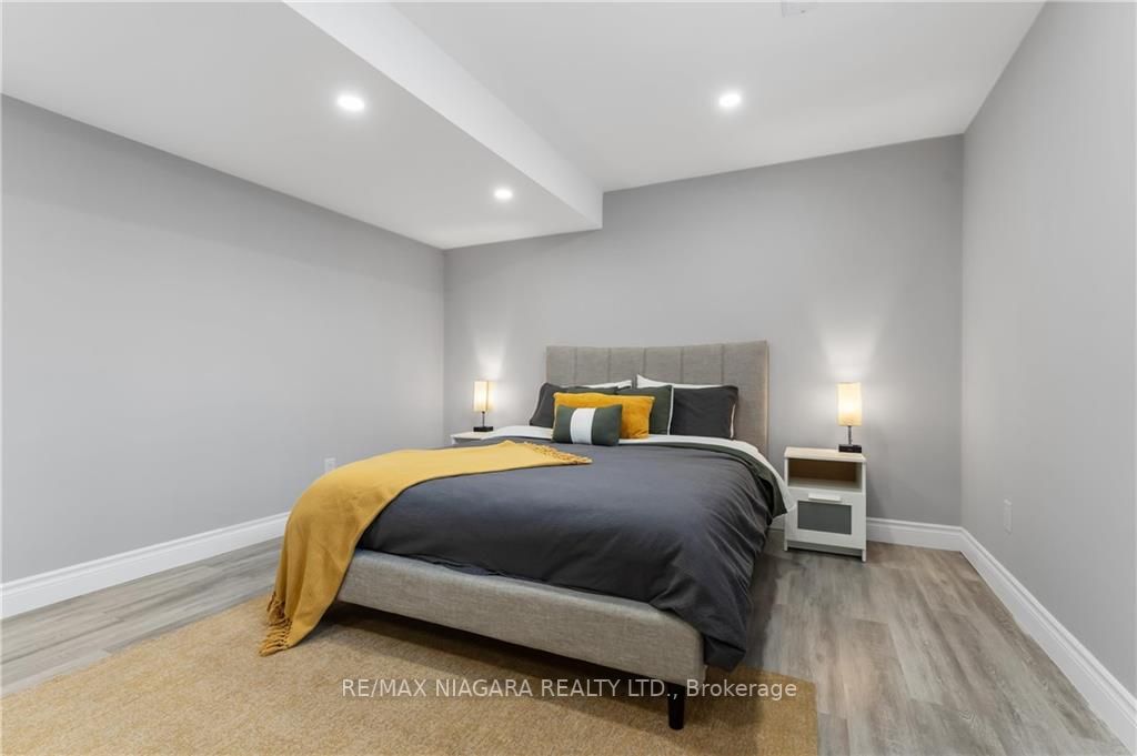 11 Sunset Way