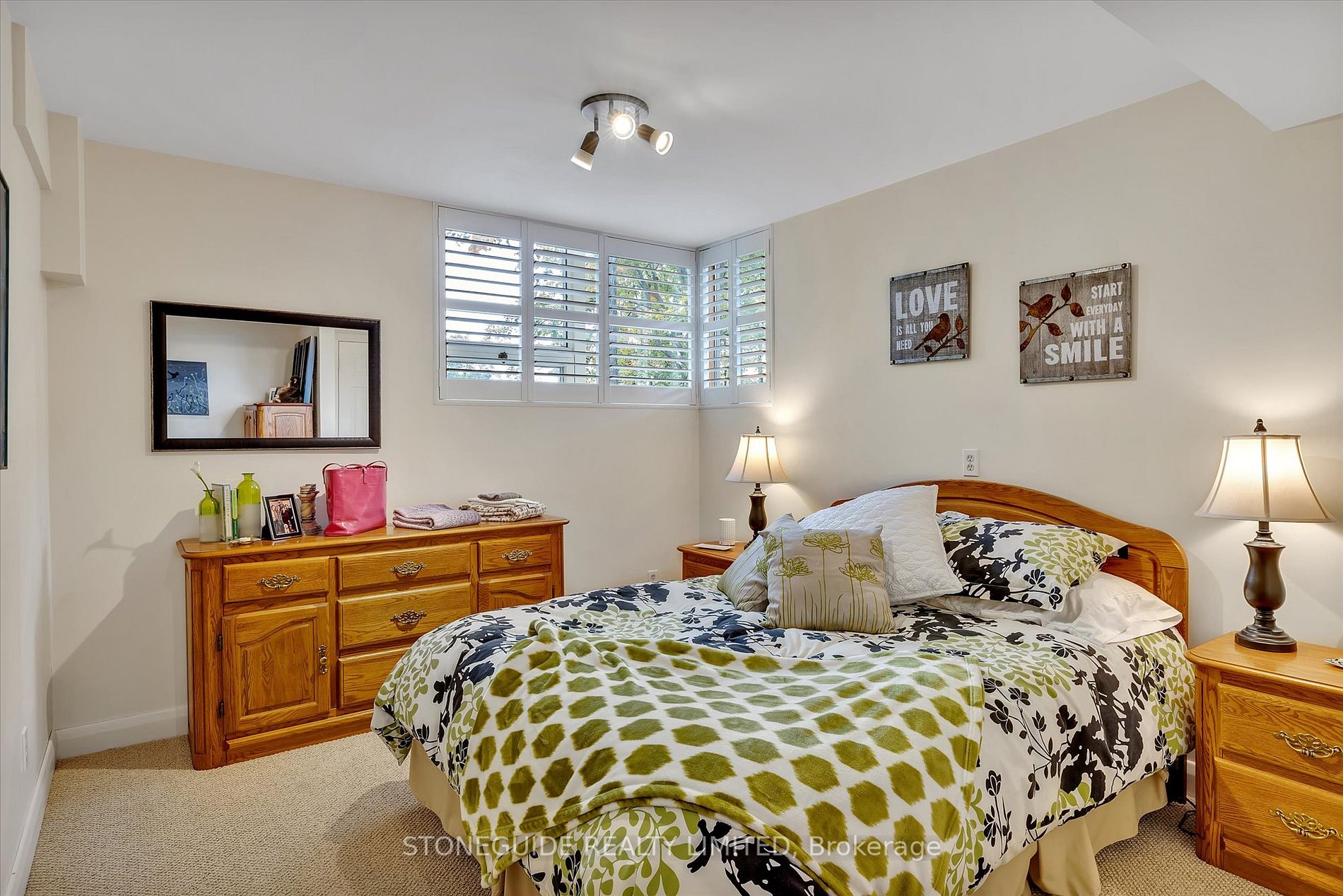 146 Ridgewood Rd