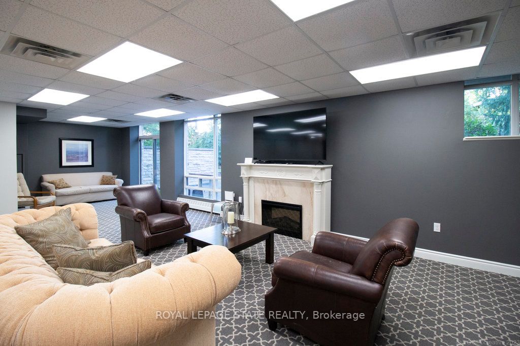 125 Wilson St W, #310