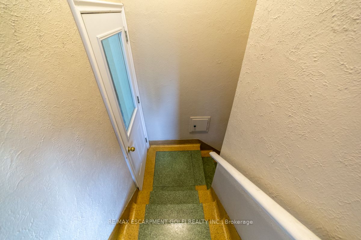 109 Sunning Hill Ave
