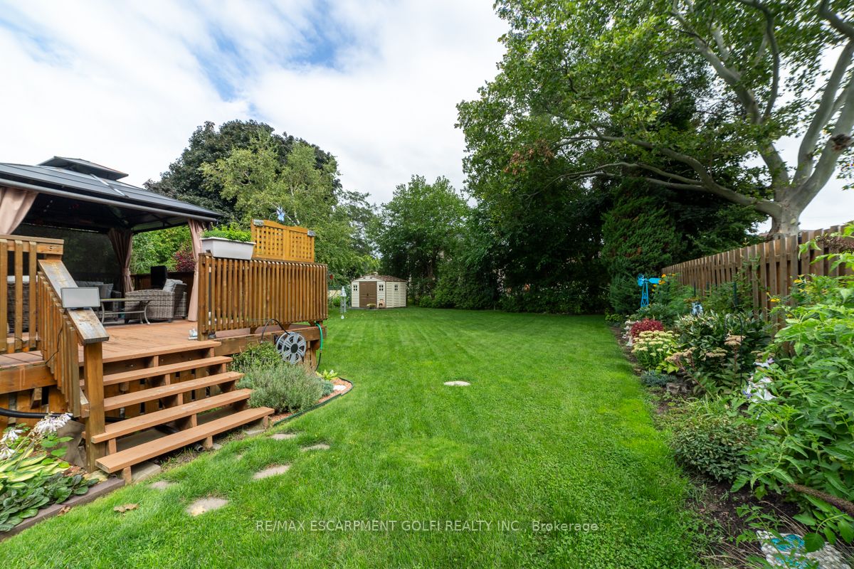 109 Sunning Hill Ave